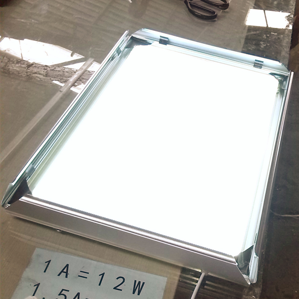 Flip / Clamshell Type Slim LED Light Box Outdoor Advertising Lightbox For Airport 1